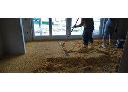 Zwei runde Brandschutz-Einbauelemente aus Metall mit Ösen.