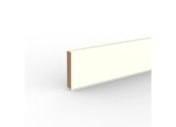Weiße Sockelleiste mit MDF-Kern in schlichtem, modernem Design.