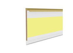 Weiße MDF-Sockelleiste mit Eichenkante und gelbem Mittelstreifen.