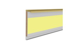 MDF-Sockelleiste mit heller Holzkante und gelbem Mittelstreifen.
