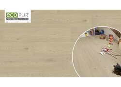 Heller Holzvinylboden in gemütlichem Kinderzimmer.