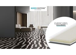 Modernes Interieur mit gemustertem Vinylboden.