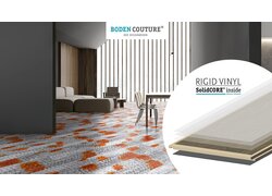 Modernes Interieur mit gemustertem Rigid-Vinylboden.