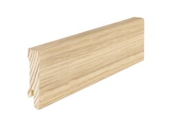 Holz-Sockelleiste in Eiche-Optik mit rückseitiger Fräsung.