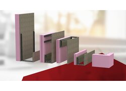 Mehrere rekord Holzmann Thermo MBA Bauteile mit pinkfarbener Dämmung, grauen Platten und Profilanschlüssen