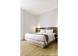 Helles Schlafzimmer mit Top-Line Eiche Naturboden.
