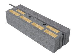 Langer Isolierbaustein aus Beton mit integrierter Dämmung.