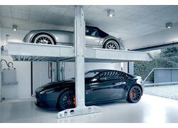 Privates Doppelparksystem in moderner Garage