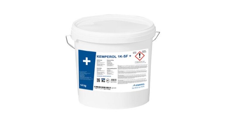  14-kg-Eimer des Produkts "Kemperol 1K-SF+" mit einem Etikett, das technische Details, ein Gefahrensymbol, Anwendungshinweise und Herstellerinformationen enthält.