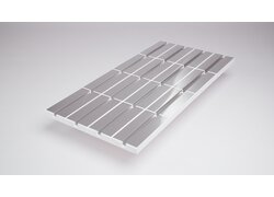 Heizsystemplatte mit Aluminium-Wärmeleitlamellen.