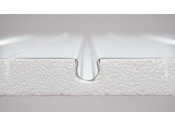 Querschnitt einer EPS-Systemplatte mit Alu-Lamelle.