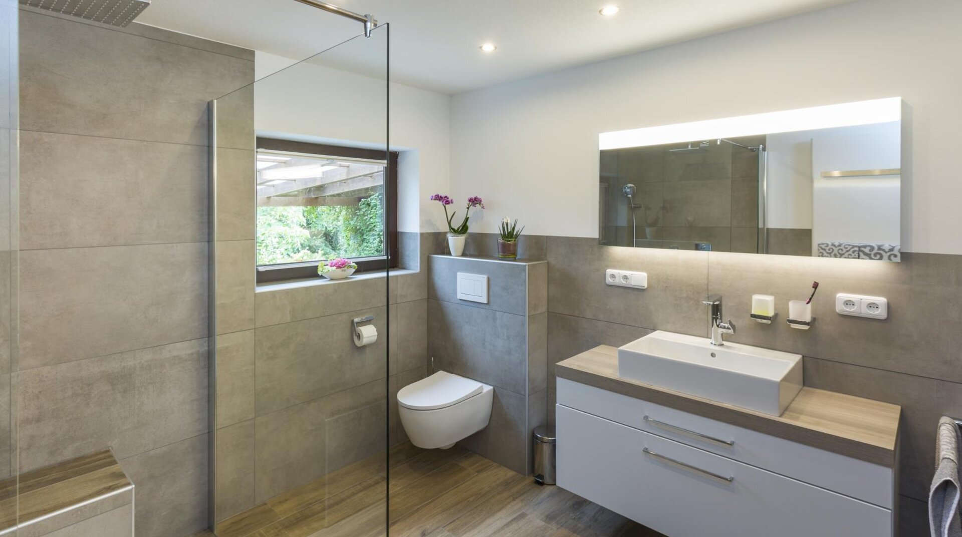 Gefliestes Badezimmer