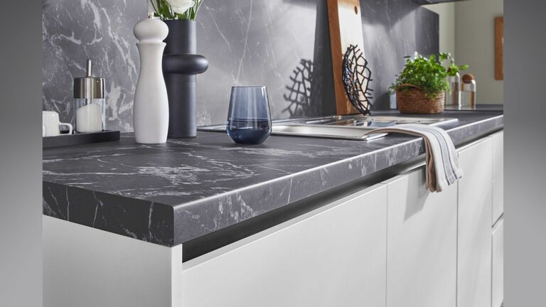 Arbeitsplatte Elementa in der Variante K753 Proteus Black