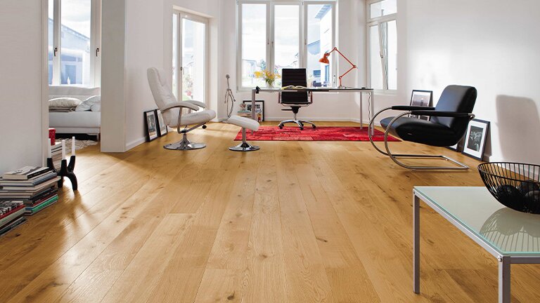 LOGOCLIC Fertigparkett, Arbeitszimmer, Tisch, Stuhl, Sessel