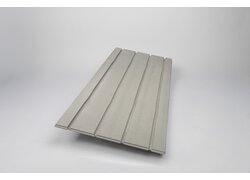 Mehrere Trockenbauplatten mit eingefrästen Kanälen für eine Fußbodenheizung.