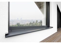 robuste, pulverbeschichtete Lösung für Fenster und Mauerabdeckungen.