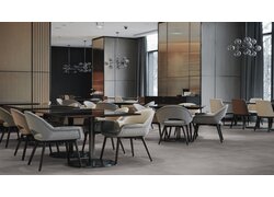 Elegantes Restaurant mit modernen Möbeln und Beleuchtung.