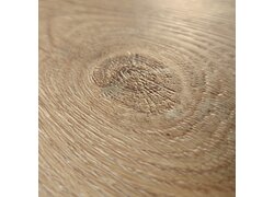 Holzoptik-Vinylboden mit realistischer Astknoten-Textur und Maserung.