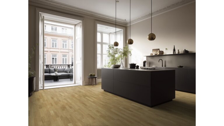 3-Schicht - Fertigparkett Parat Hauptbild Moderne Küche mit Insel und Parkettboden.
