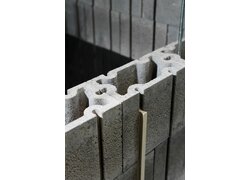 SEMBLA Mauerwerksystem,  Beton-Hohlblocksteine mit einem speziellen Verbindungsprofil für den Mauerbau.