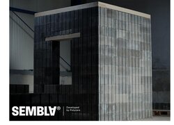 SEMBLA Mauerwerksystem, Beispielbild einer modularen Wand- oder Gebäudestruktur, die mit rechteckigen Betonblöcken aufgebaut ist.