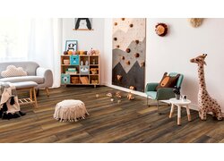 Dunkler Holzfußboden im Kinderzimmer