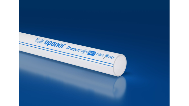  Flächenheizungsrohr, außen weiße PE - Schicht mit blauem Schriftzug "Uponor Comfort Pipe PLUS Blue ISCC"