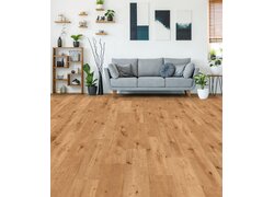 Wohnzimmer mit Holzfußboden, minimalistischem Design und grünen Pflanzen.