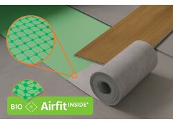 Grünes Bio-Unterlagsvlies mit Airfit-Logo, Diele.