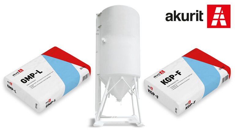 Gips Kalkputze Hauptbild Zwei Akurit-Säcke und weißer Silotank.