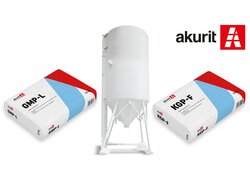 Zwei Akurit-Säcke und weißer Silotank.