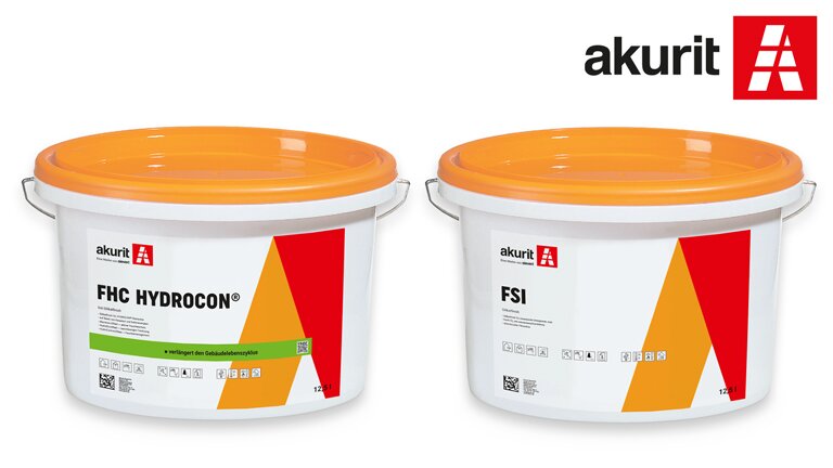 Zwei weiße Farbeimer von akurit mit orangefarbenem Deckel, links FHC HYDROCON®, rechts FSI, beide für wohngesundes Bauen.