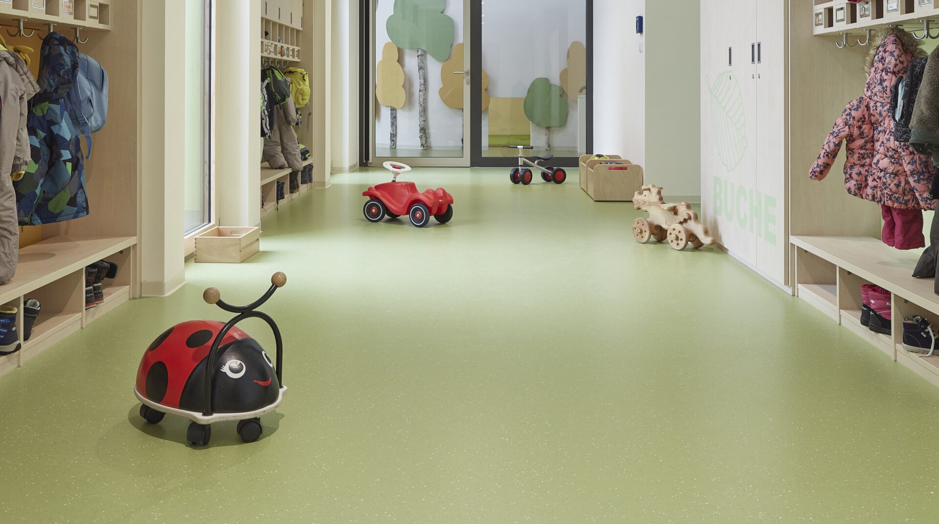 Kindergarten ZuS Zusmarshausen, Flur, Umkleide
