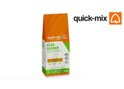 "Verpackung des quick-mix Flex-Klebers in einer 5 kg Tasche. Die Tasche ist orange und grün und trägt das quick-mix Logo oben rechts. Der Kleber ist für das Verkleben von Fliesen und hat die Bezeichnung 'Flex-Kleber' auf der Vorderseite.