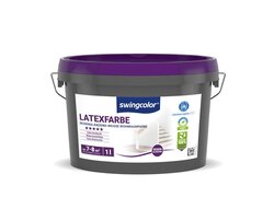 1 Liter-Eimer mit der Aufschrift "Swingcolor Latexfarbe" in einem violetten Eimer und enthält Angaben wie "Silky Glanz", "Weiß Wohnraumfarbe", hohe Deckkraft, Abriebfestigkeit, und die Reichweite pro Anstrich (ca. 7-8 m² pro Liter).