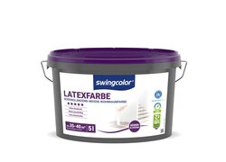 -Liter-Eimer mit "Swingcolor Latexfarbe", markiert in einem violetten Eimer, und es beinhaltet Informationen über die Eigenschaften der Farbe wie "Silky Gloss", "Weiß Wohnraumfarbe", hohe Deckkraft, Widerstandsfähigkeit, und eine ungefähre Reichweite von 35-40 m² pro Eimer