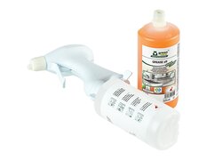GREASE off, leere Sprühflasche liegend, orangefarbene Flüssigkeit in Flasche stehend dahinter