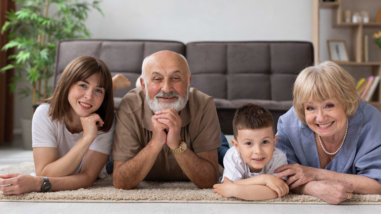 Familie auf umweltfreundlichem Boden Familie auf umweltfreundlichem Boden