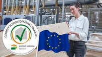 Frau insipiziert Holzplatten. Davor ist das SHI-Schadstoffgeprüft-Siegel mit europäischer Flagge